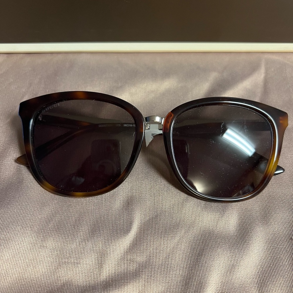 Tortoise Gucci Sunglassess